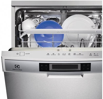 Преимущества ремонта посудомоечных машин Электролюкс на дому и в сервисном центре в Москве